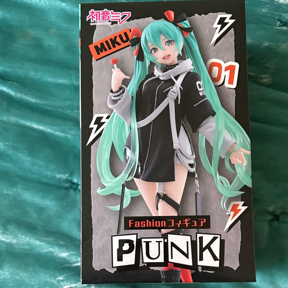 Hatsune Miku Punk Fashion Action Figure